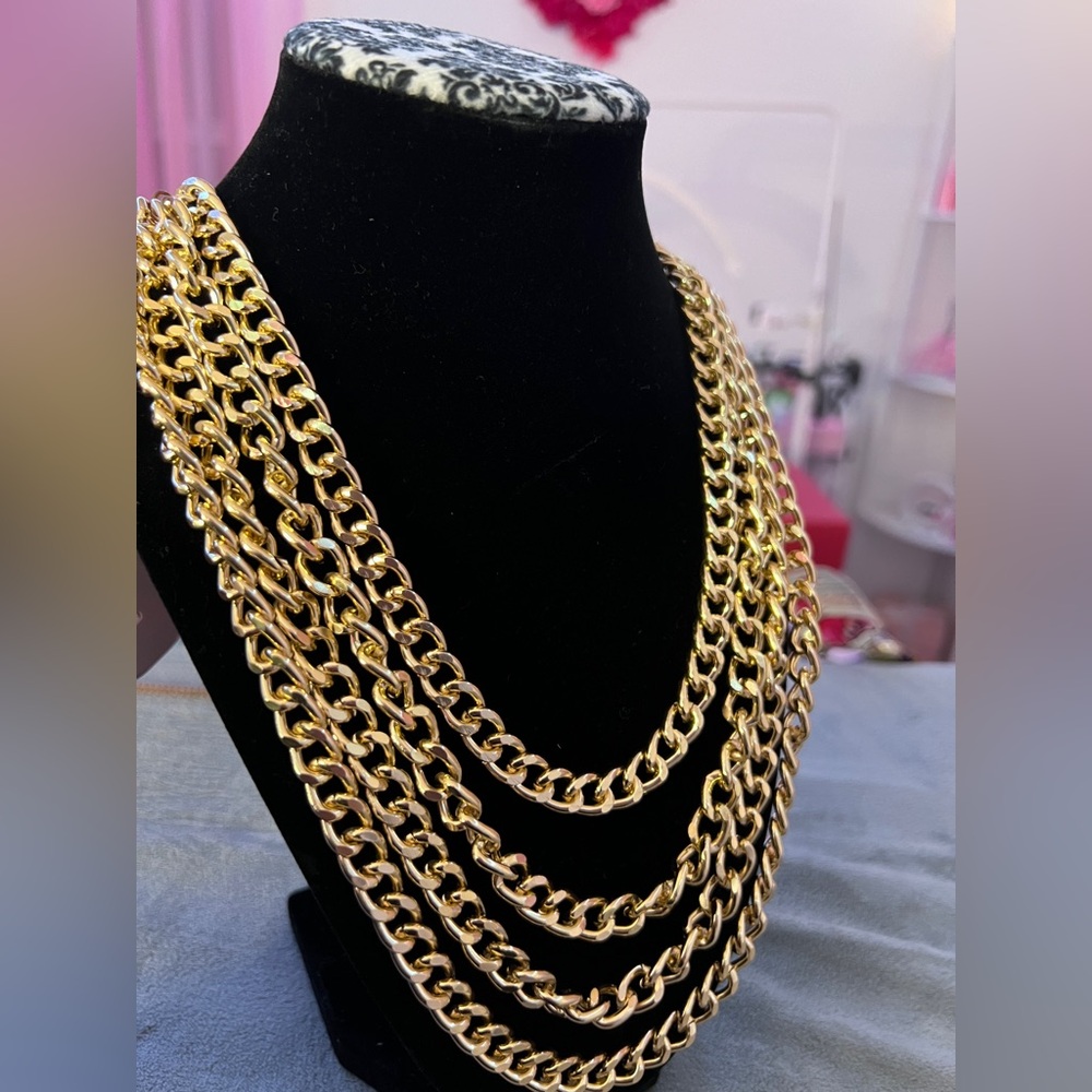 Elegant Gold Chain Necklace